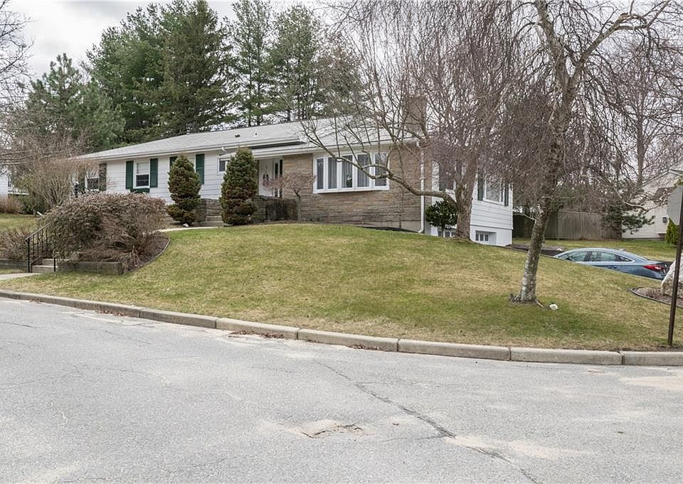 1st image of 2 Knollwood Dr