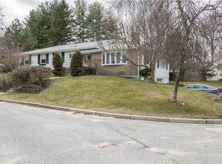 2 Knollwood Dr, Lincoln, RI 02865