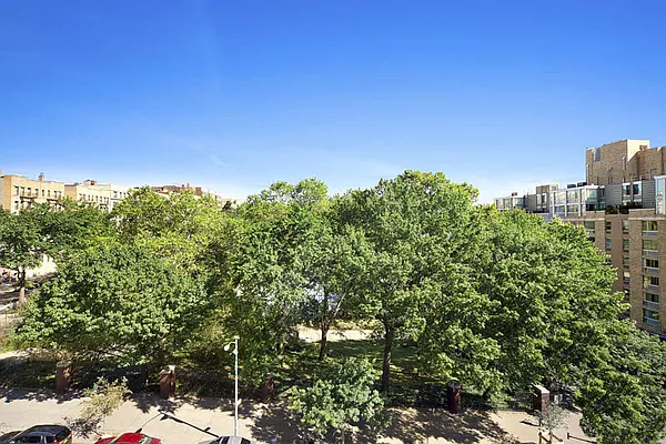 Sold by Triplemint | media 7