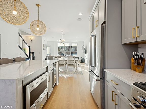 5th image of 3137 N Karlov Ave