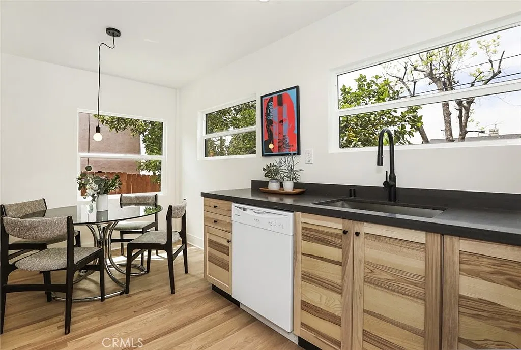 3 bed, 1330 sqft, $5,500 — Photo 3