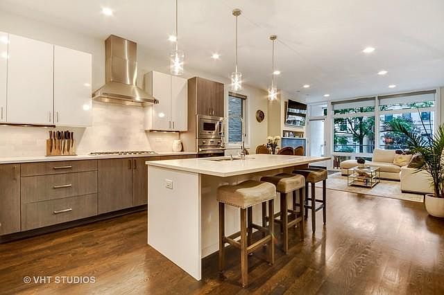 1st image of 1522 W Huron St #2E