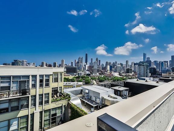 4th image of 900 N Kingsbury St APT 817