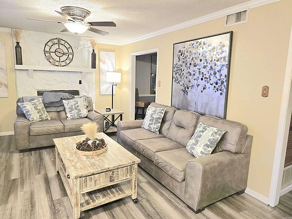 3rd image of 99 Bellevue Cir