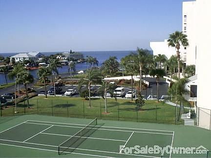 Tennis courts with view of Gulf : Main entrance and tennis courts
