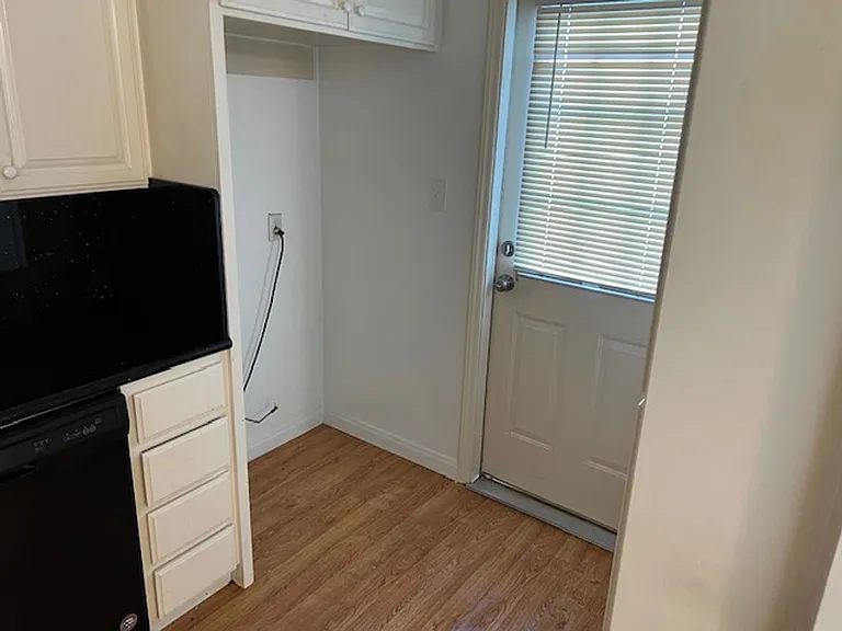 3704 Laverne Ave — Photo 6
