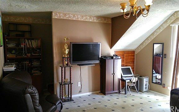 3rd image of 10337 San Antonio Ave