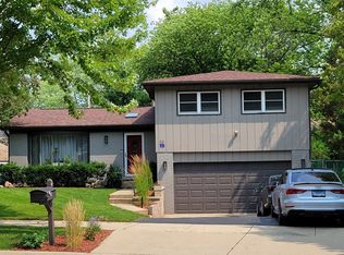 23 Chevy Chase Dr, Buffalo Grove, IL