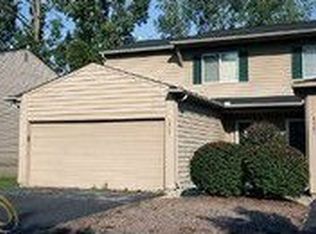 1361 Lochaven Rd #1, Waterford, MI 48327