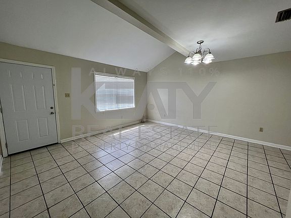 4th image of 201 S Washington St APT B