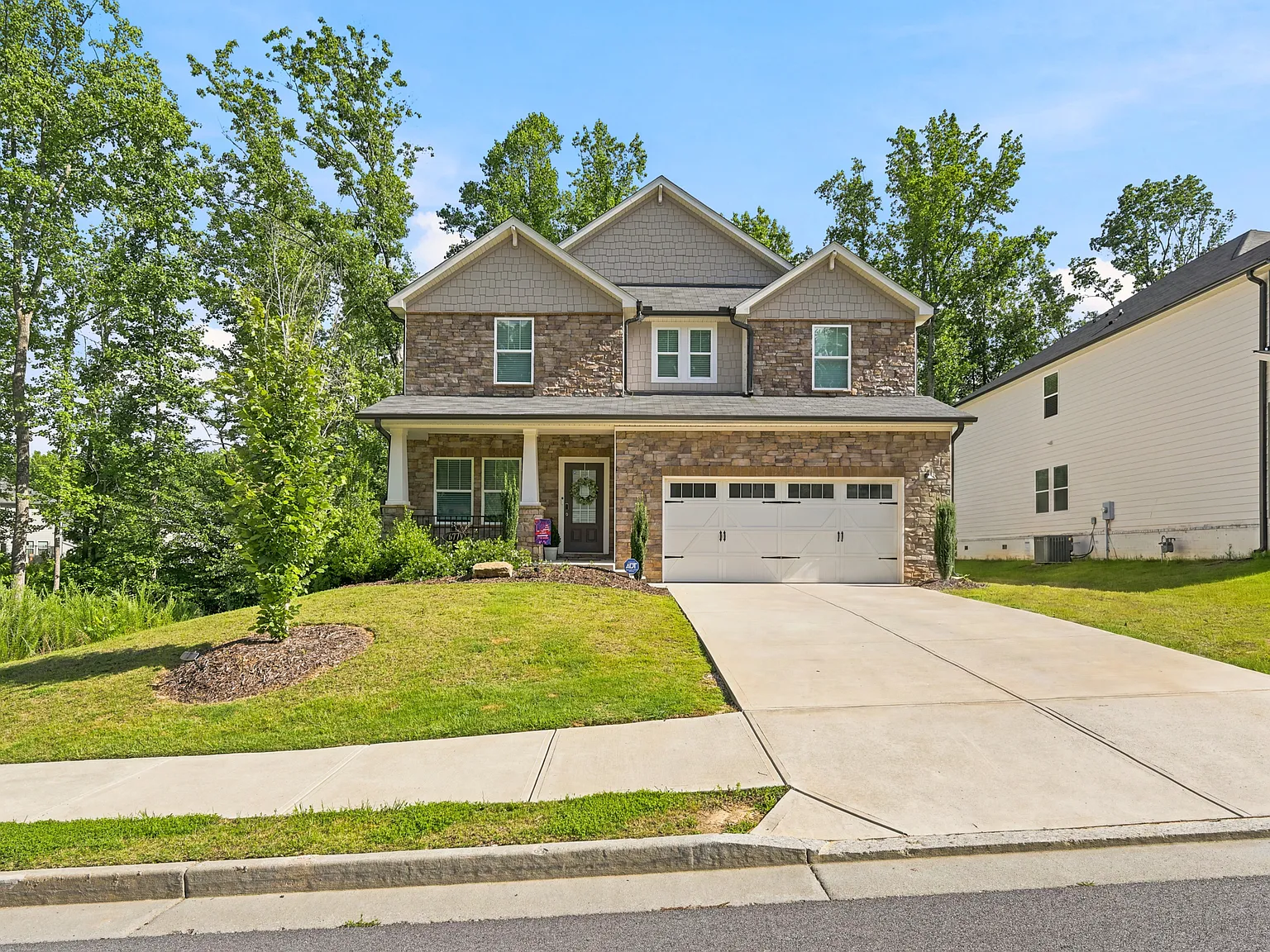 4 bed, 2.5 bath, 2479 sqft, $2,550 — Photo 1
