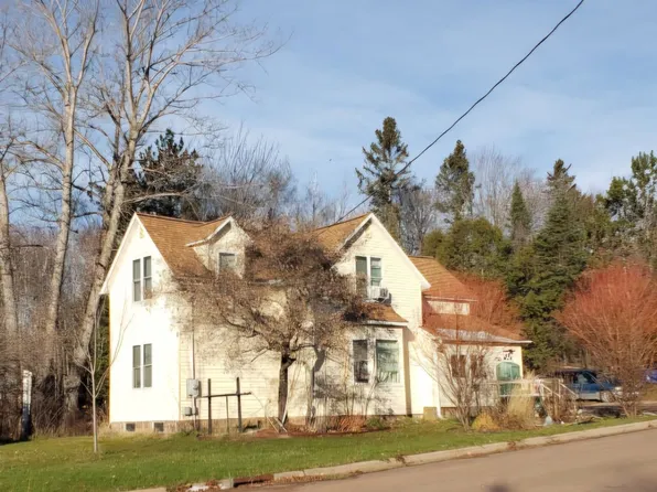 501 N 6th Ave W #1/2, Washburn, WI 54891