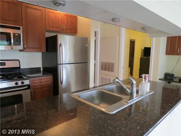12108 Garden Grove Cir Unit 304, Fairfax, VA 22030