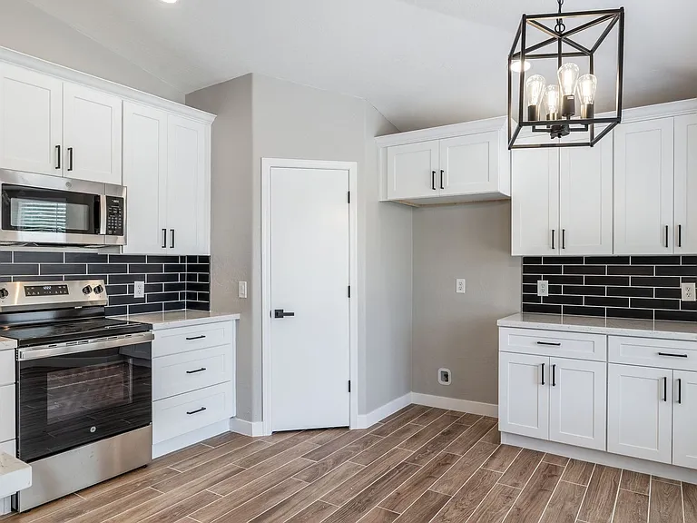 2883 E Oakland Ct — Photo 9