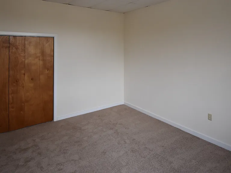 Fallview Apartments — Photo 13