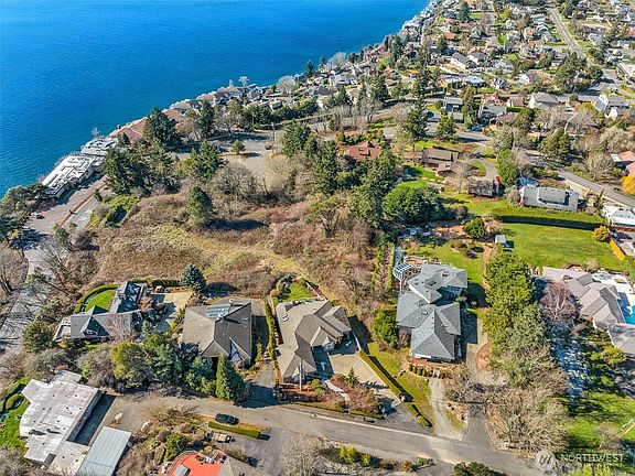 4th image of 4520 Kennedy Road NE