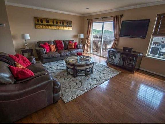 5th image of 1044 Almond Dr