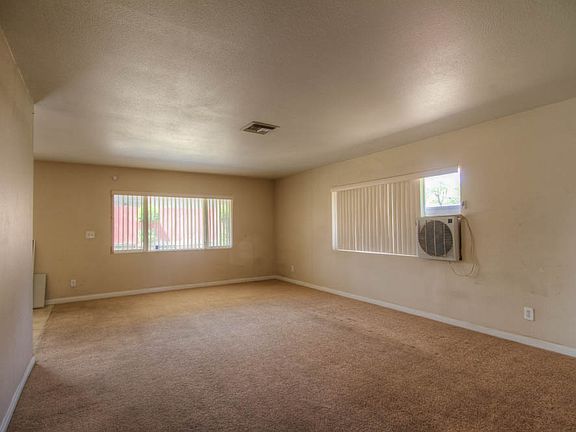 4th image of 2505 Garden Dr