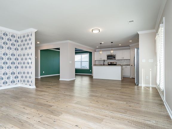3rd image of 516 Whittier St
