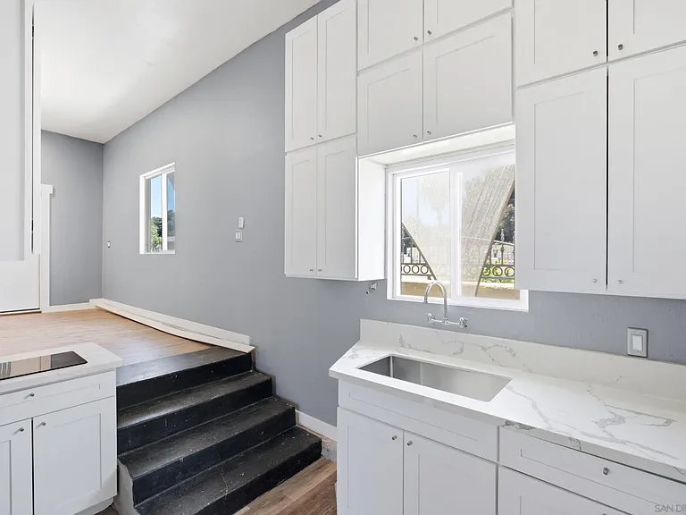 3168 Franklin Ave #A — Photo 12