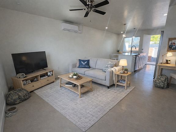 3rd image of 1423 N Venice Ave APT L