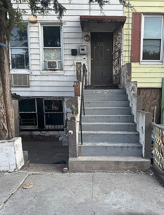 1st image of 712 E 134th St