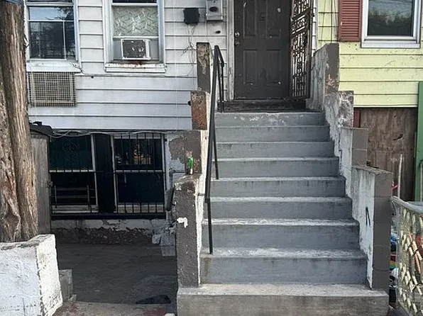 712 E 134th St, Bronx, NY 10454
