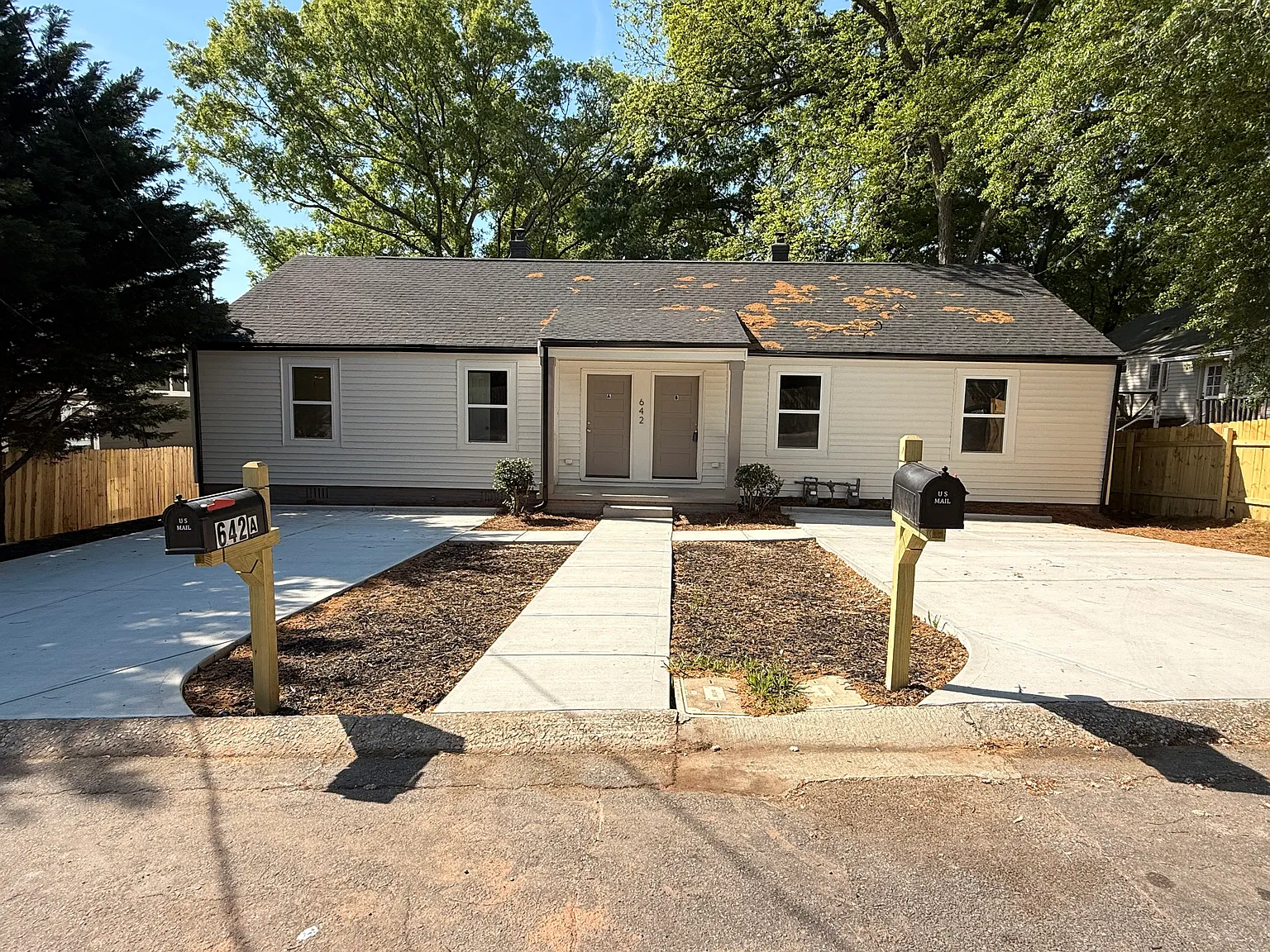 2 bed, 1000 sqft, $1,900 — Photo 1