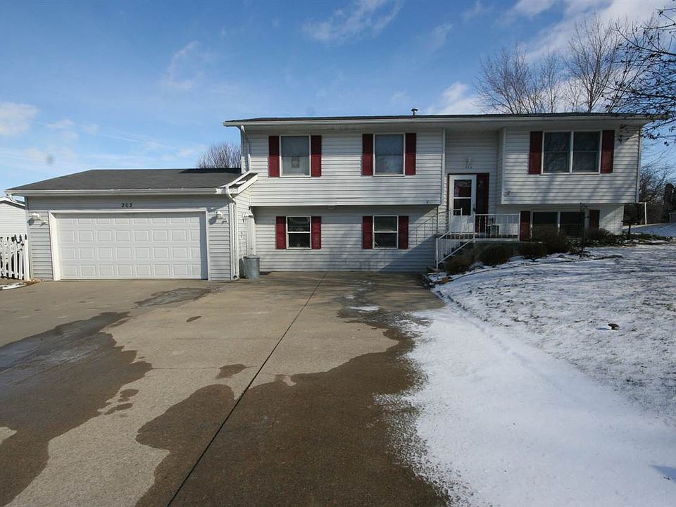 1st image of 203 Hampton Dr