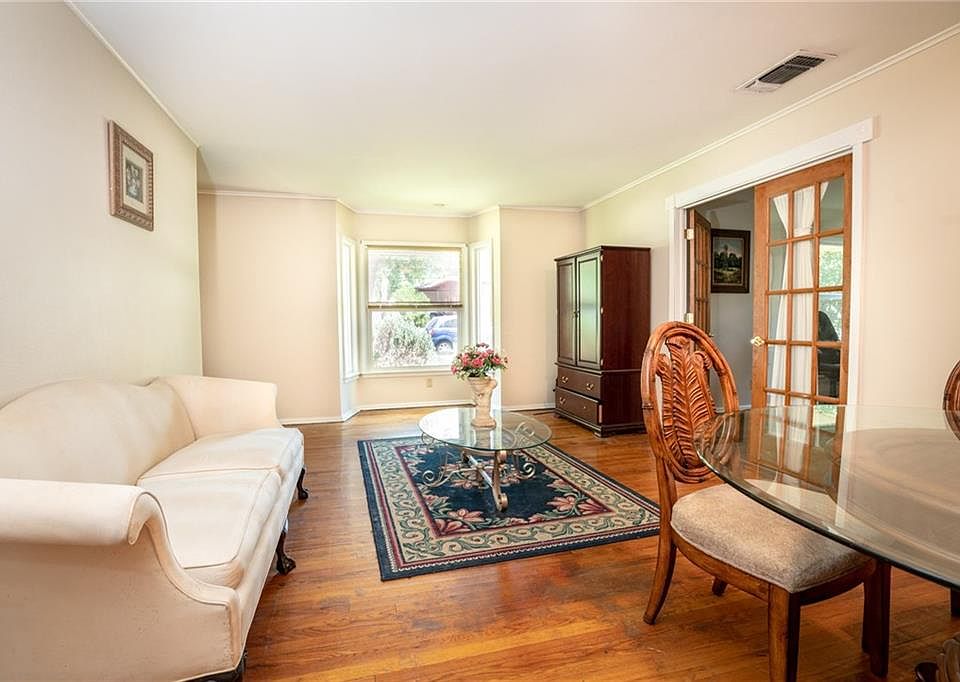 1st image of 3948 W Spurgeon St