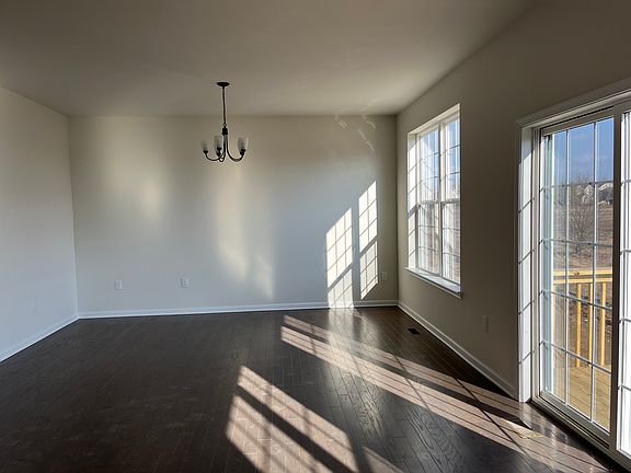 5th image of 315 Kingsbarns Ln