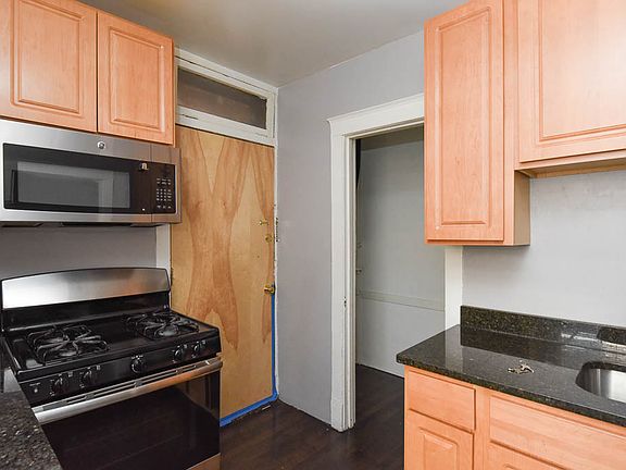 3rd image of 3606 W Sunnyside Ave APT 2