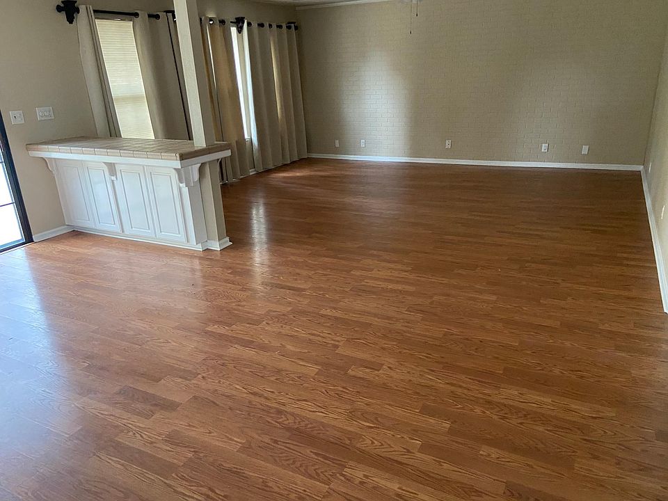 1st image of 2858 E Millbrae Ave
