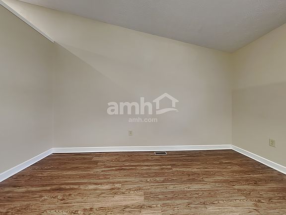 4th image of 627 Highpointe Blvd