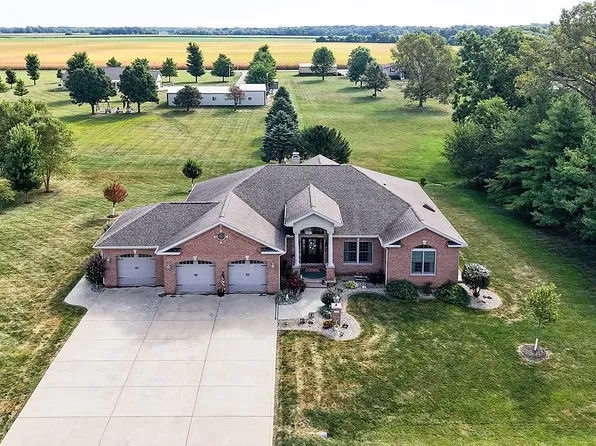 32 Bradford Hls, Sullivan, IL 61951