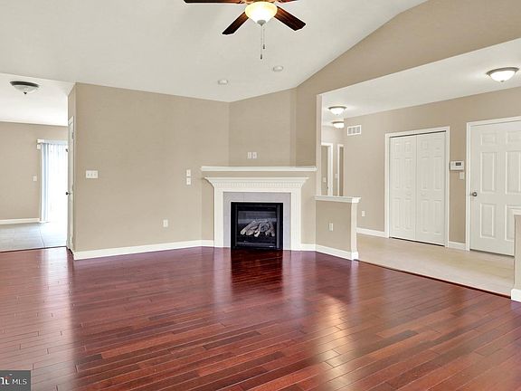 3rd image of 658 Ebersole Rd