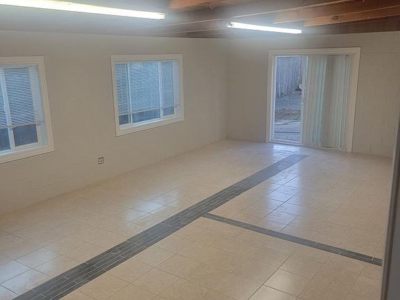 5th image of 214 Landana St