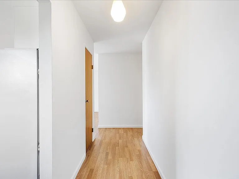 2118 Alameda Ave — Photo 3