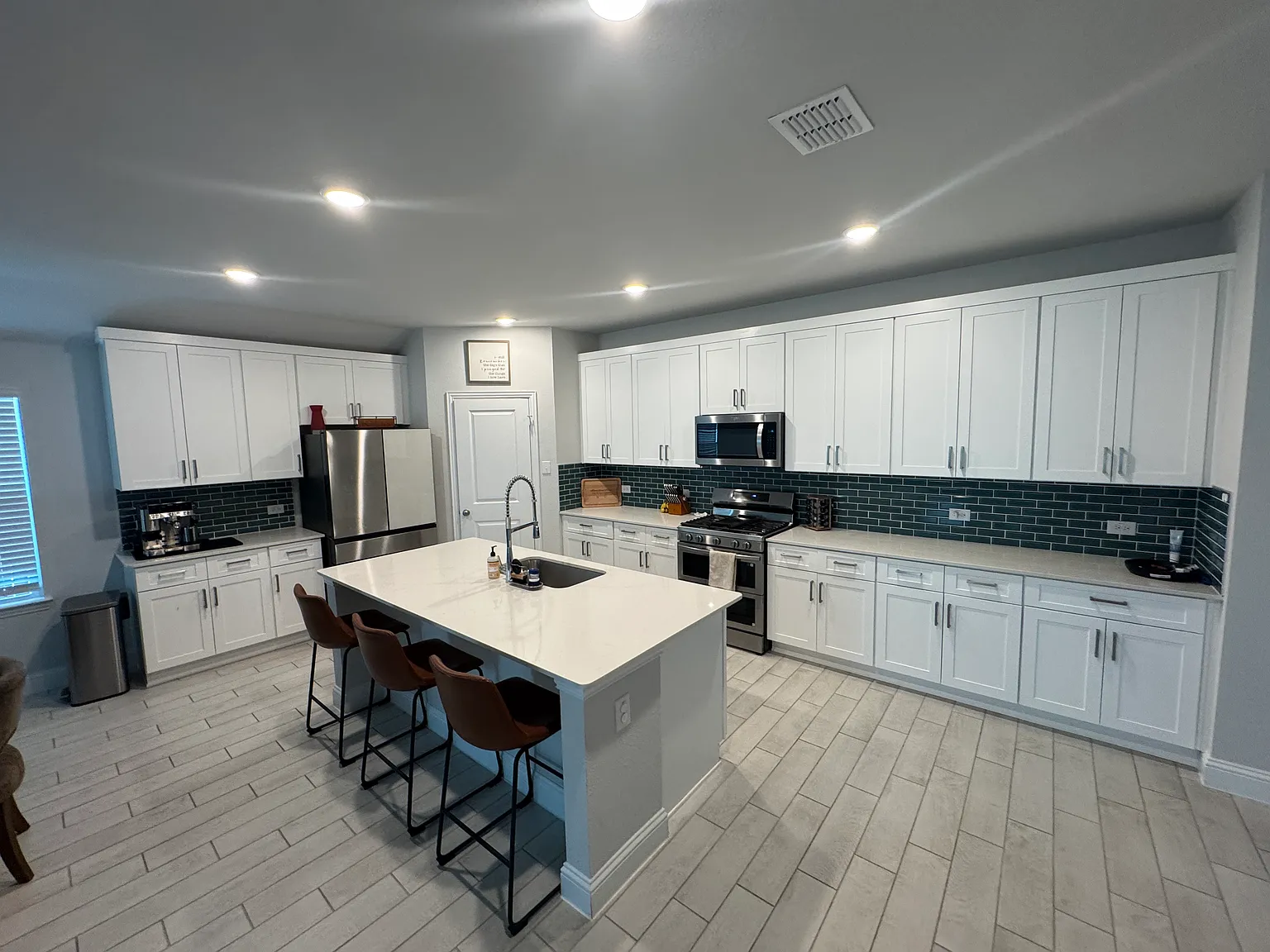 4 bed, 2.5 bath, 2157 sqft, $2,950 — Photo 3