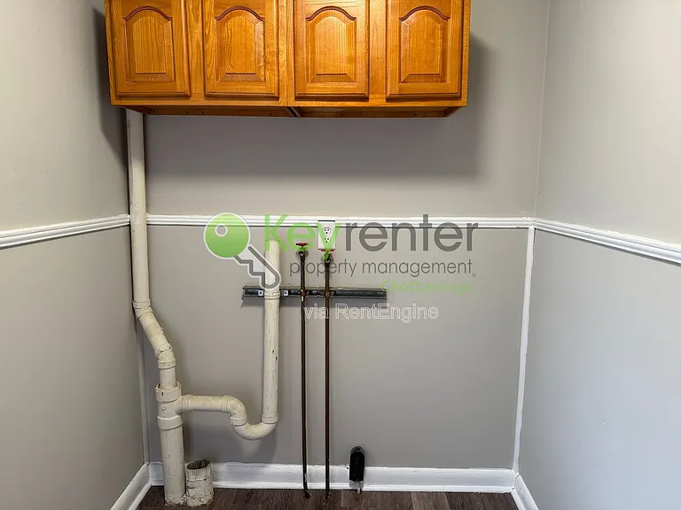 305 Sunrise Ln #B — Photo 9