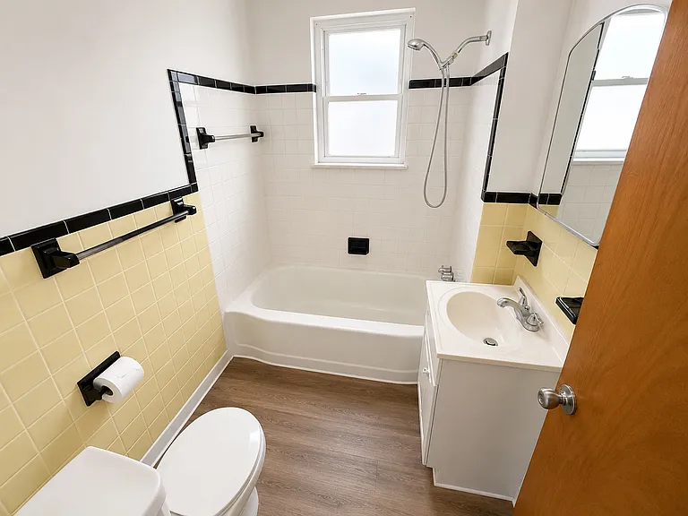 2295 Warrensville Center Rd #7 — Photo 4