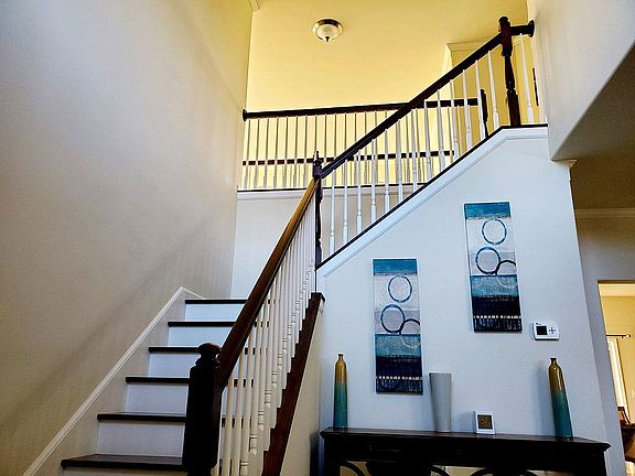 5th image of 30 Highland Garden Dr