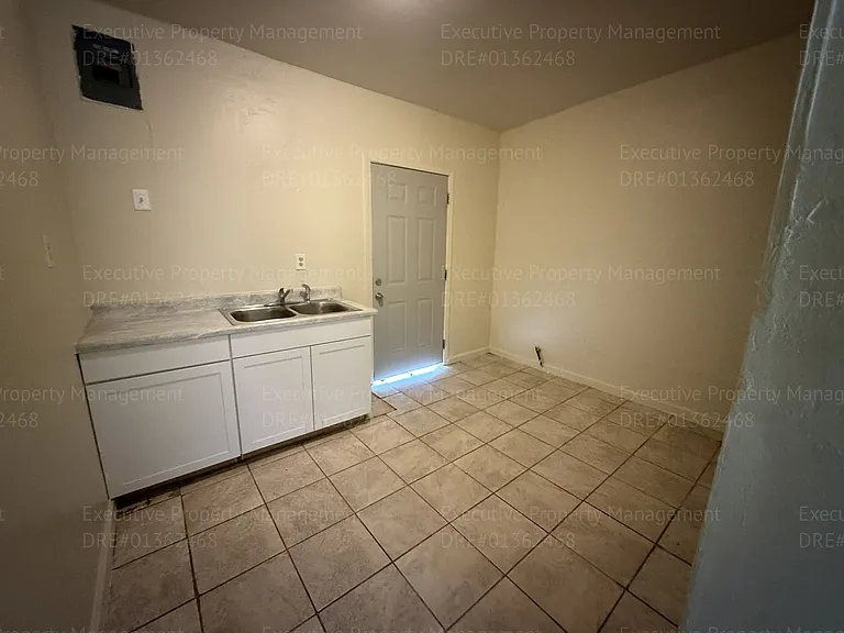 9530 S. Union Ave — Photo 11