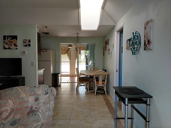 3rd image of 1216 Loma Ln