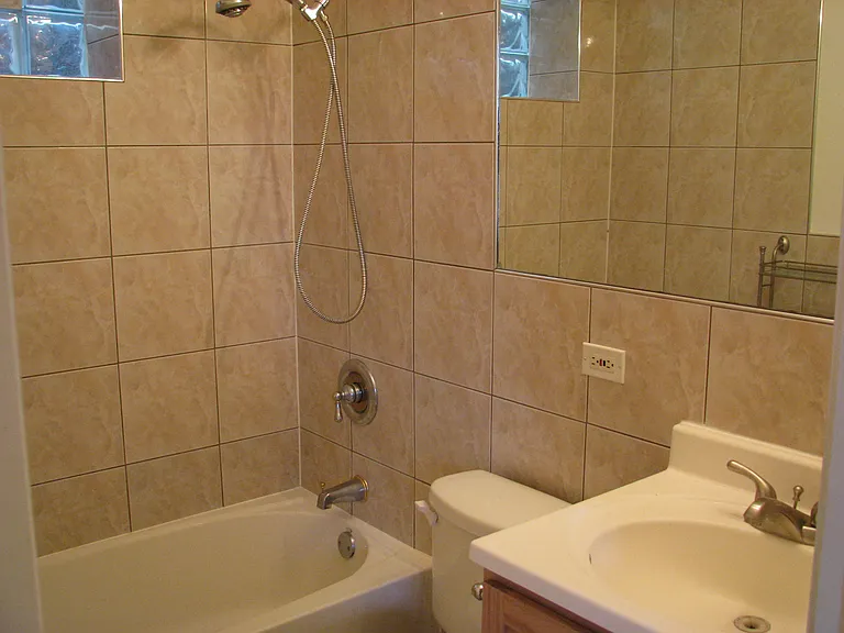 1242 N Bosworth Ave #1 — Photo 7