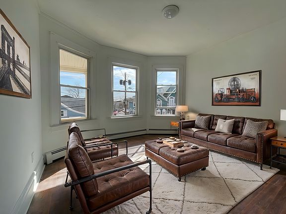 2nd image of 424 Warren St APT 2