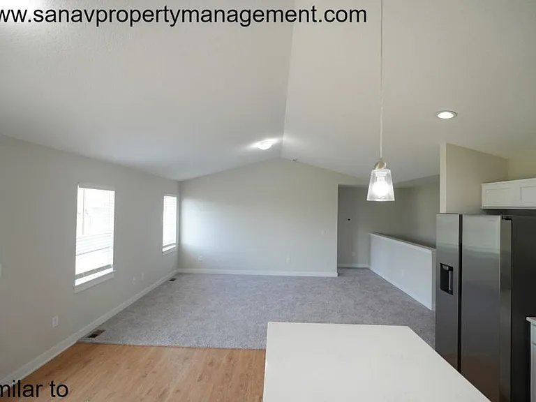 690 SE Mesa Dr — Photo 7