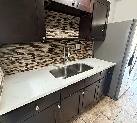 5th image of 2912 Main St #2912