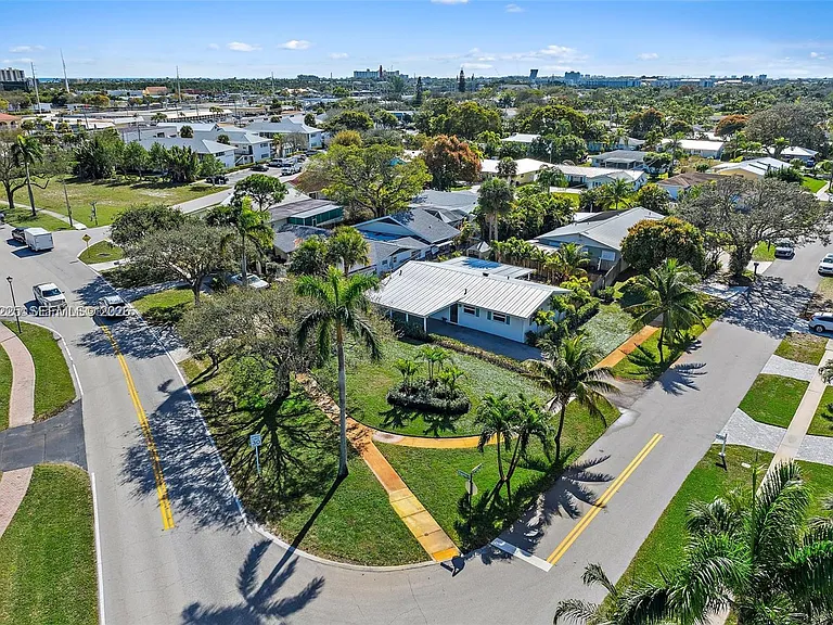 324 Tequesta Dr — Photo 32