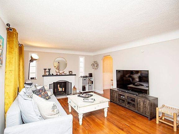 4th image of 3945 N Fordham Pl